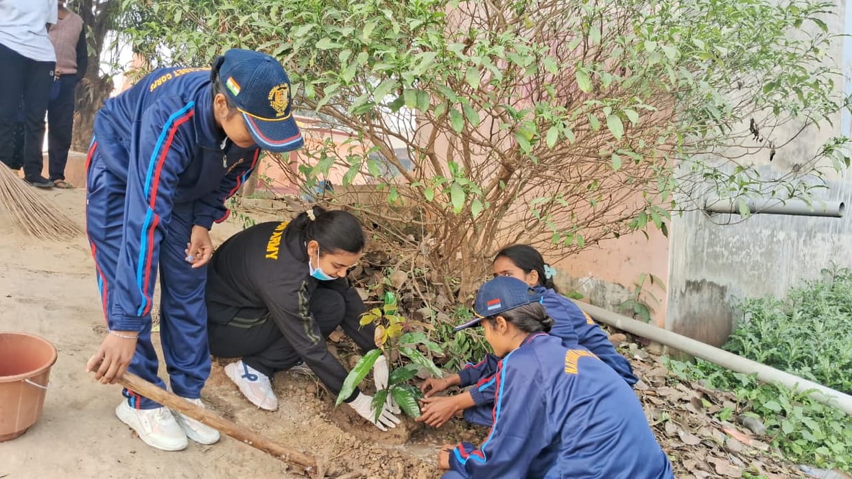 NCC cadets launched a cleanliness drive on the banks of the Tamsa River.