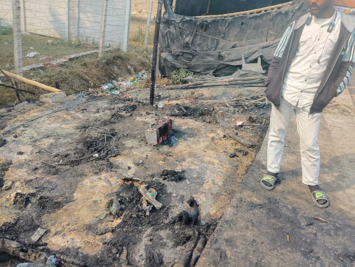 Angered by the complaint, the gangsters beat up the family and set them on fire while they were hiding in the shop