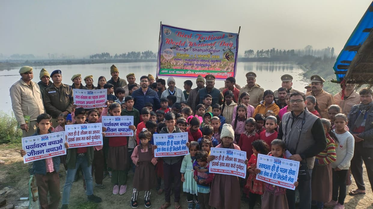 Students held an awareness rally at the Bird Festival and saw various types of birds.
