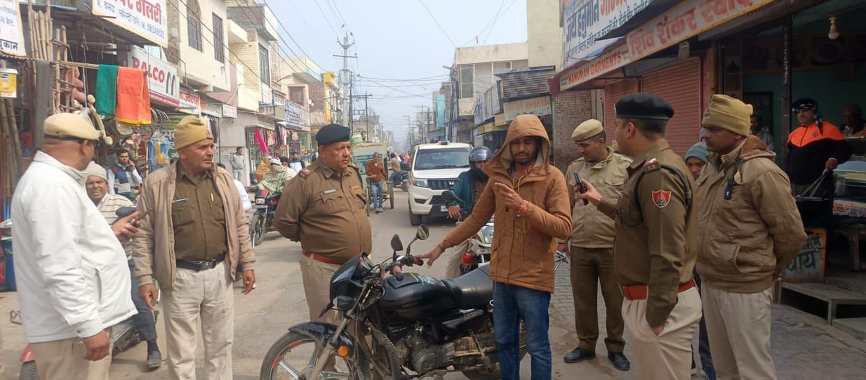 Police conducted an anti-encroachment drive in the main market of Julana.