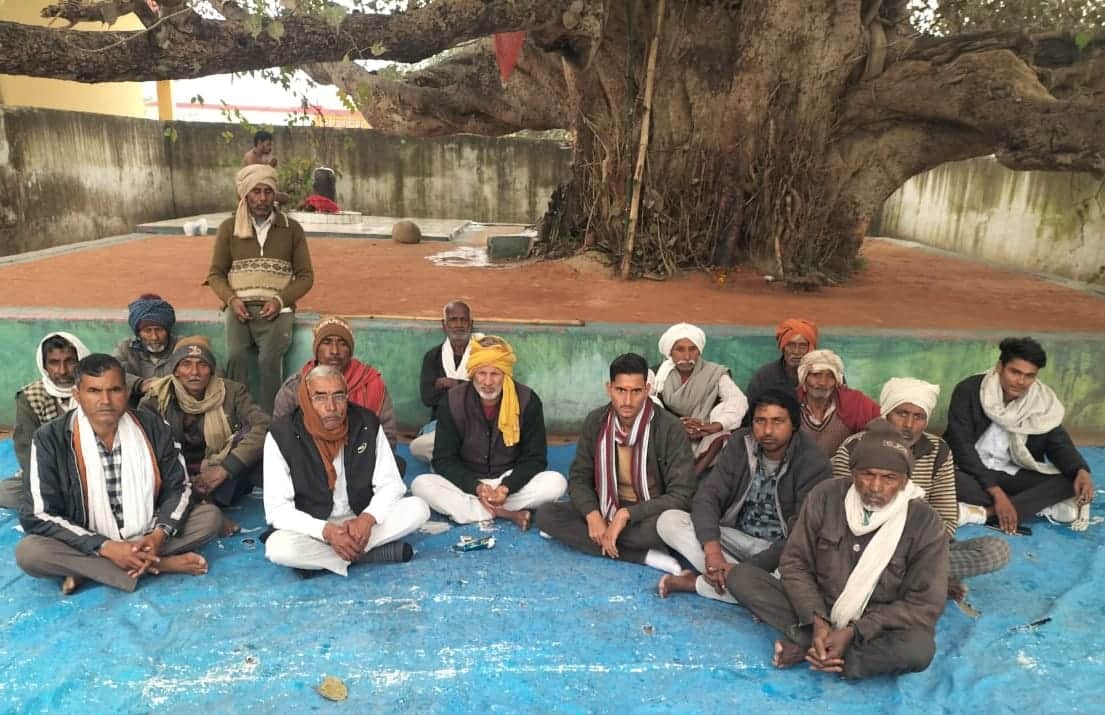 03 सीकेटीपी-15-धरना प्रदर्शन के दौरान किसान। संवाद