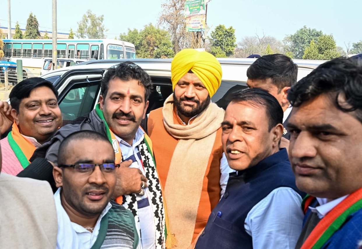 CM Nayab Saini's convoy suddenly stopped in Narwana.