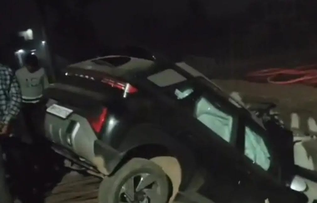 Car dangles from under-construction bridge, major accident averted