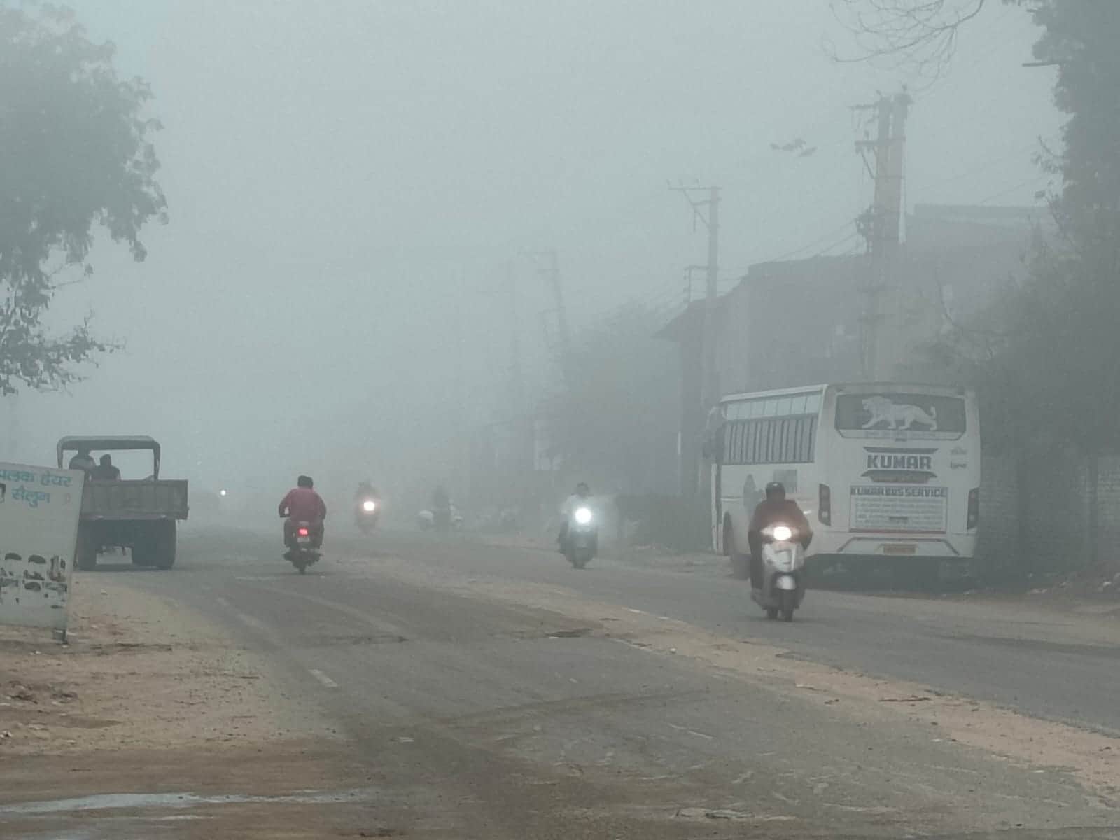 भाड़ावास मार्ग पर सुबह 6 बजे छाया हल्का कोहरा। संवाद