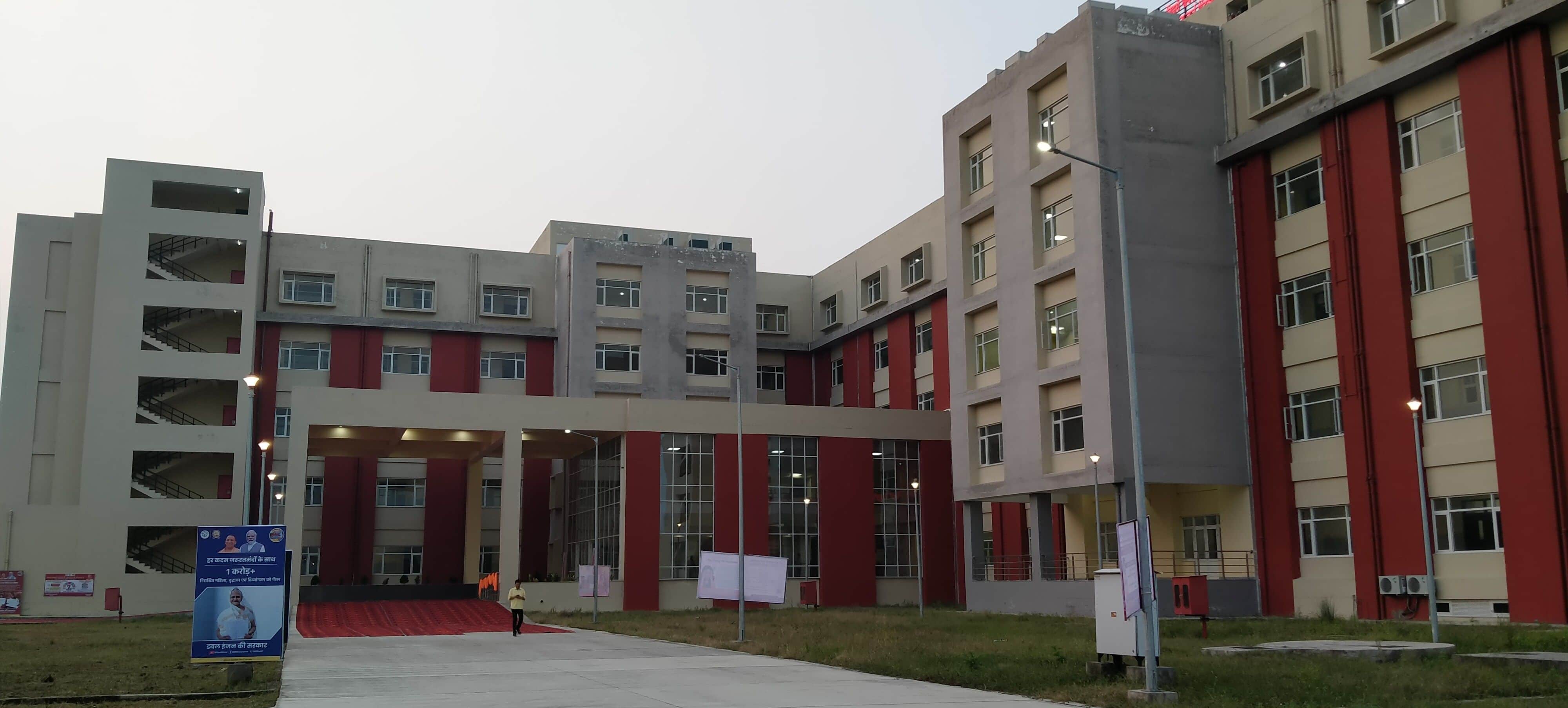 बलरामपुर स्थित मेडिकल कॉलेज।