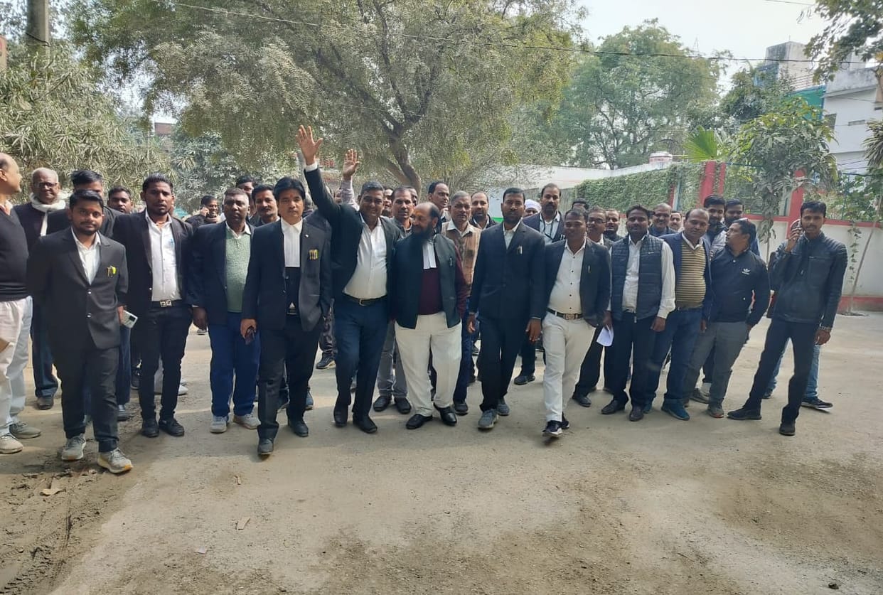 Advocates protest against assault on female advocate
