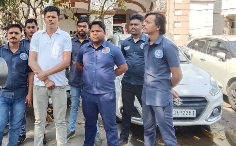 Raigarh: Dial 112 drivers submitted a memorandum to the Superintendent of Police