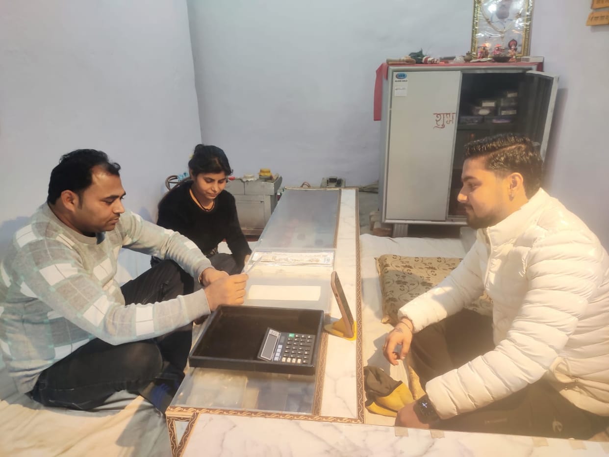Traders and buyers worried due to fluctuations in gold and silver prices