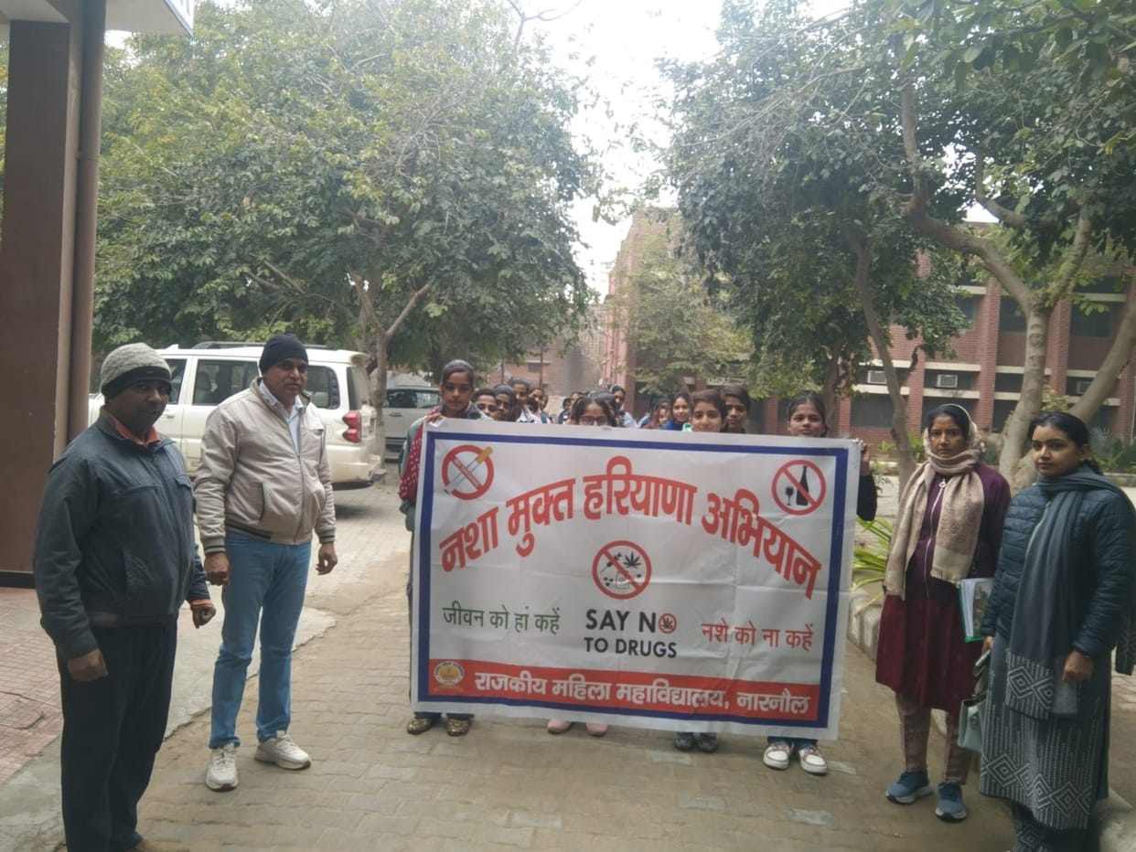 The students organized a rally to raise awareness about drug de-addiction.