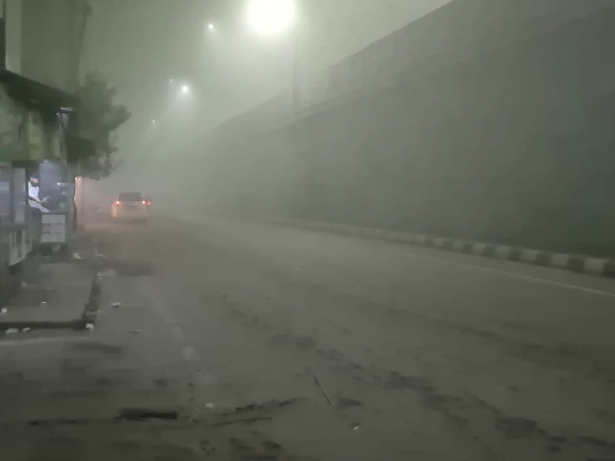 Dense fog blanketed the area since late night, affecting traffic.