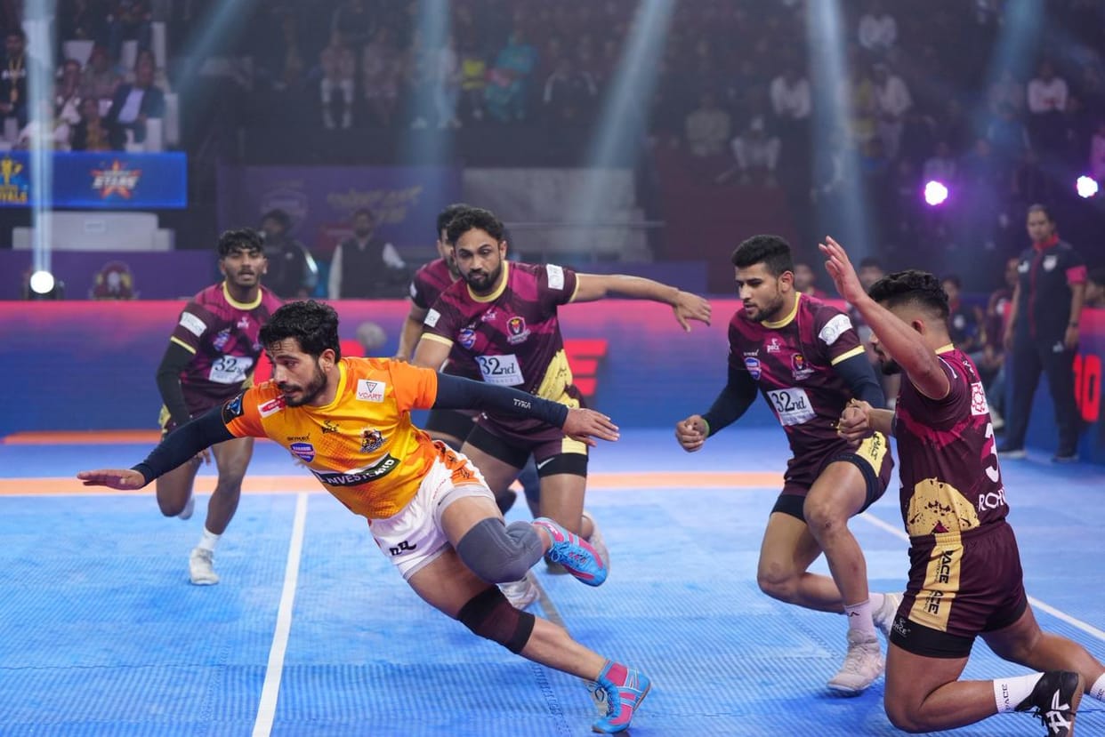 Gurugram Gurus registered their first win, while Hisar Heroes thrashed Faridabad Fighters.