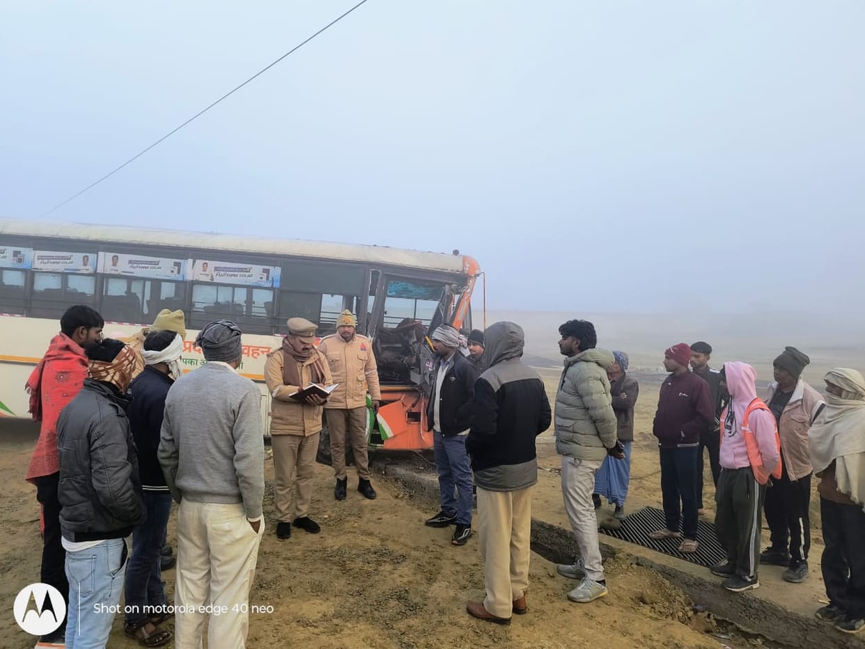 Roadways bus collides with a tractor-trolley and then a pole, 6 injured