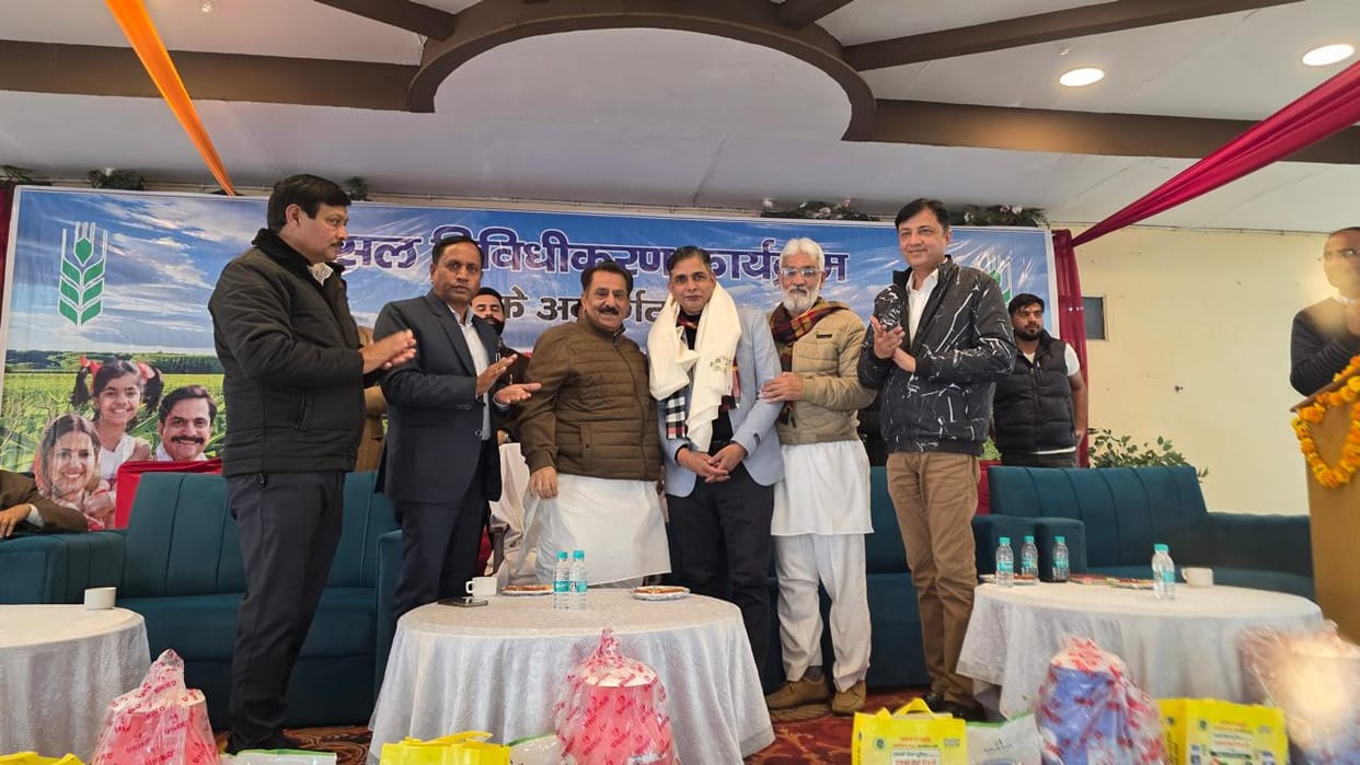 Scientists called for adopting alternative crops at the farmers' fair.