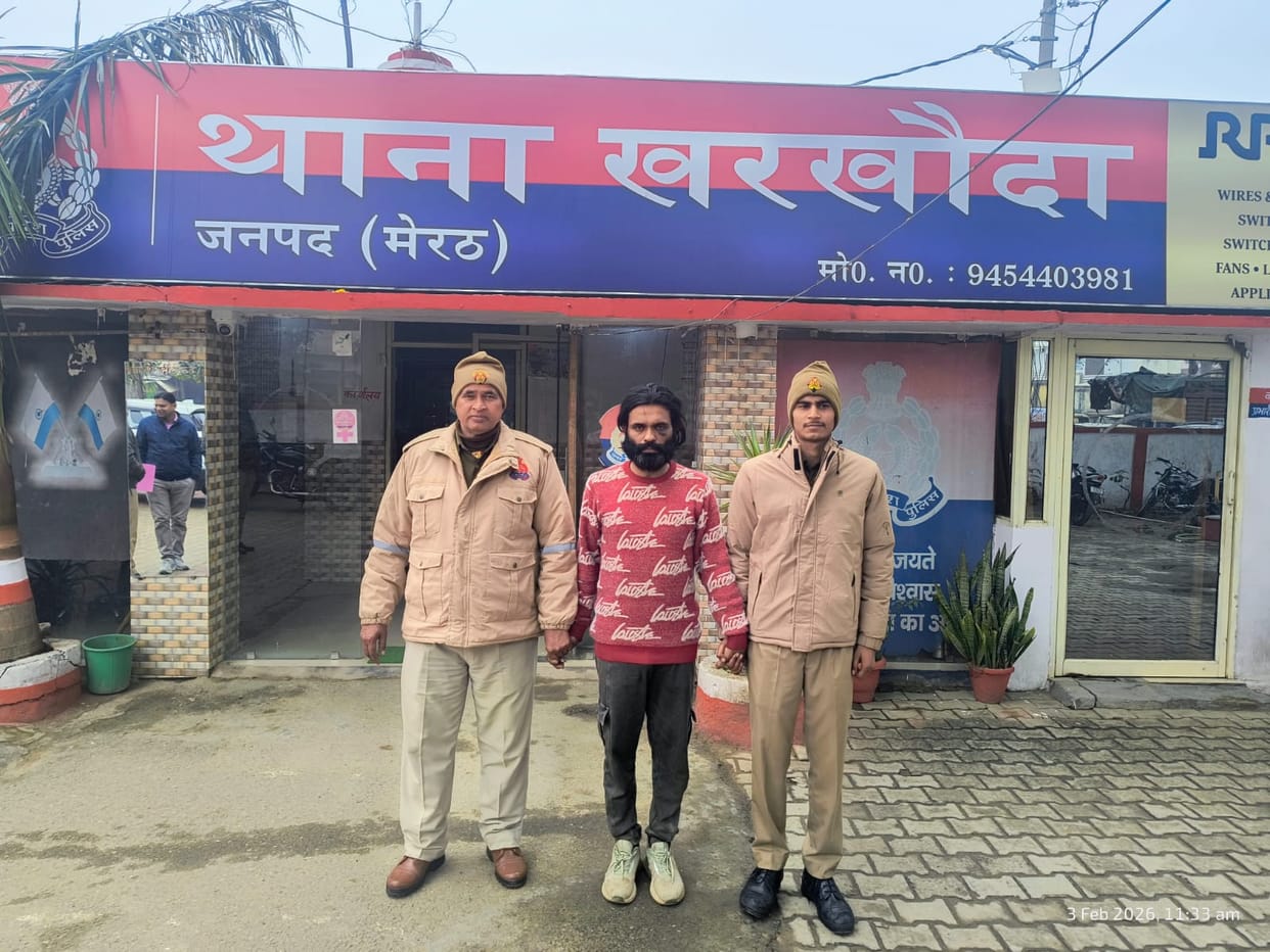 Arms supplier arrested, two pistols and cash recovered