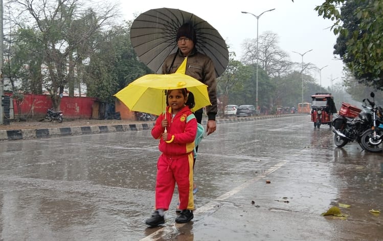 Dense fog in the morning, heavy rain in the afternoon
