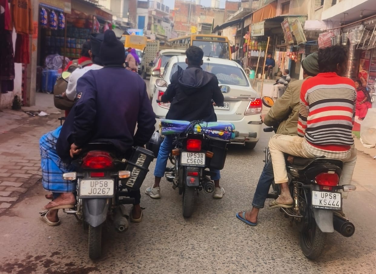 Encroachment on the footpath, daily traffic jam