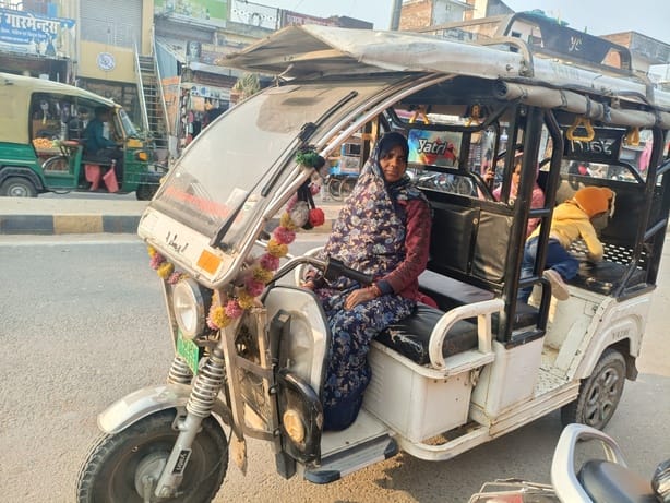 Unable to accept defeat in the face of circumstances...took the handle of an e-rickshaw and is running it for the family