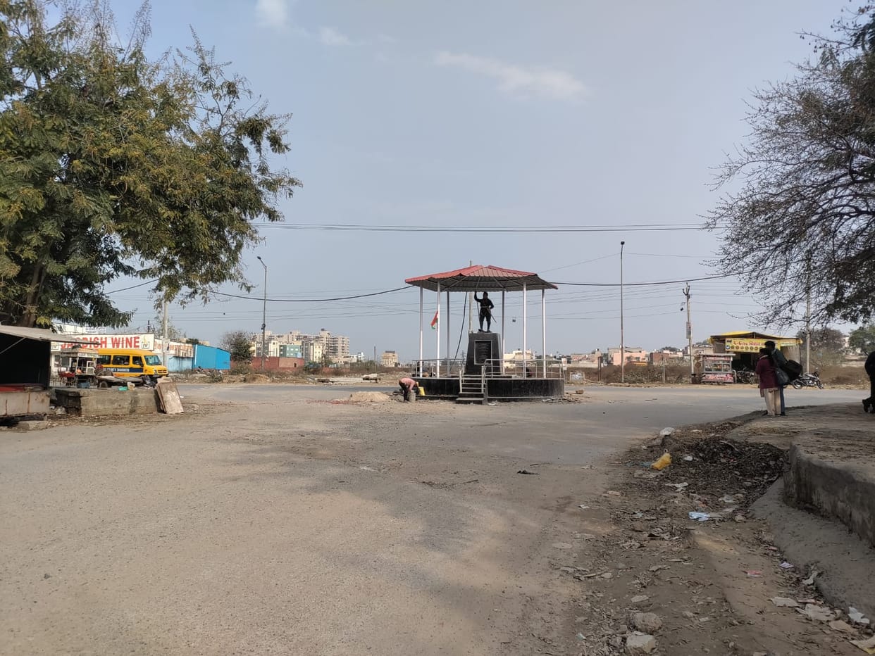 Traffic signal lights will be installed at two intersections in Dharuhera, costing Rs 37.83 lakh.
