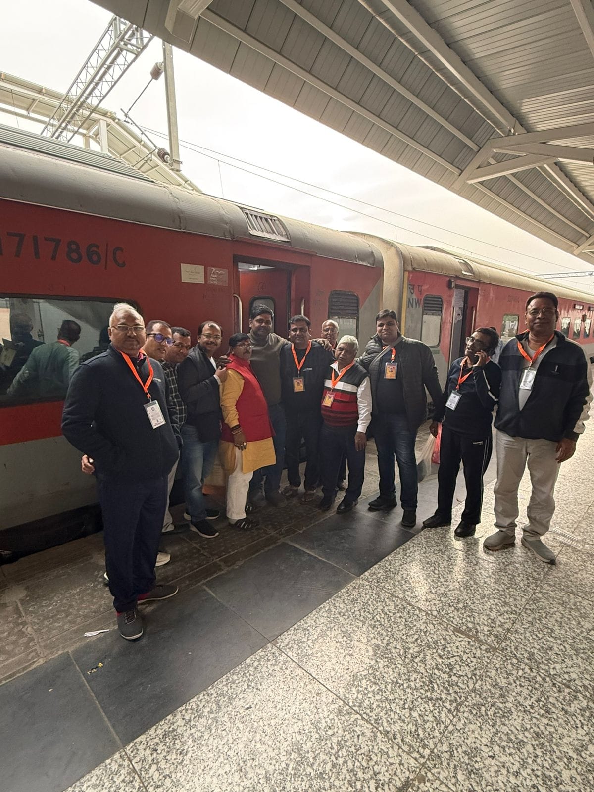 210 devotees left for Shri Khatu Dham