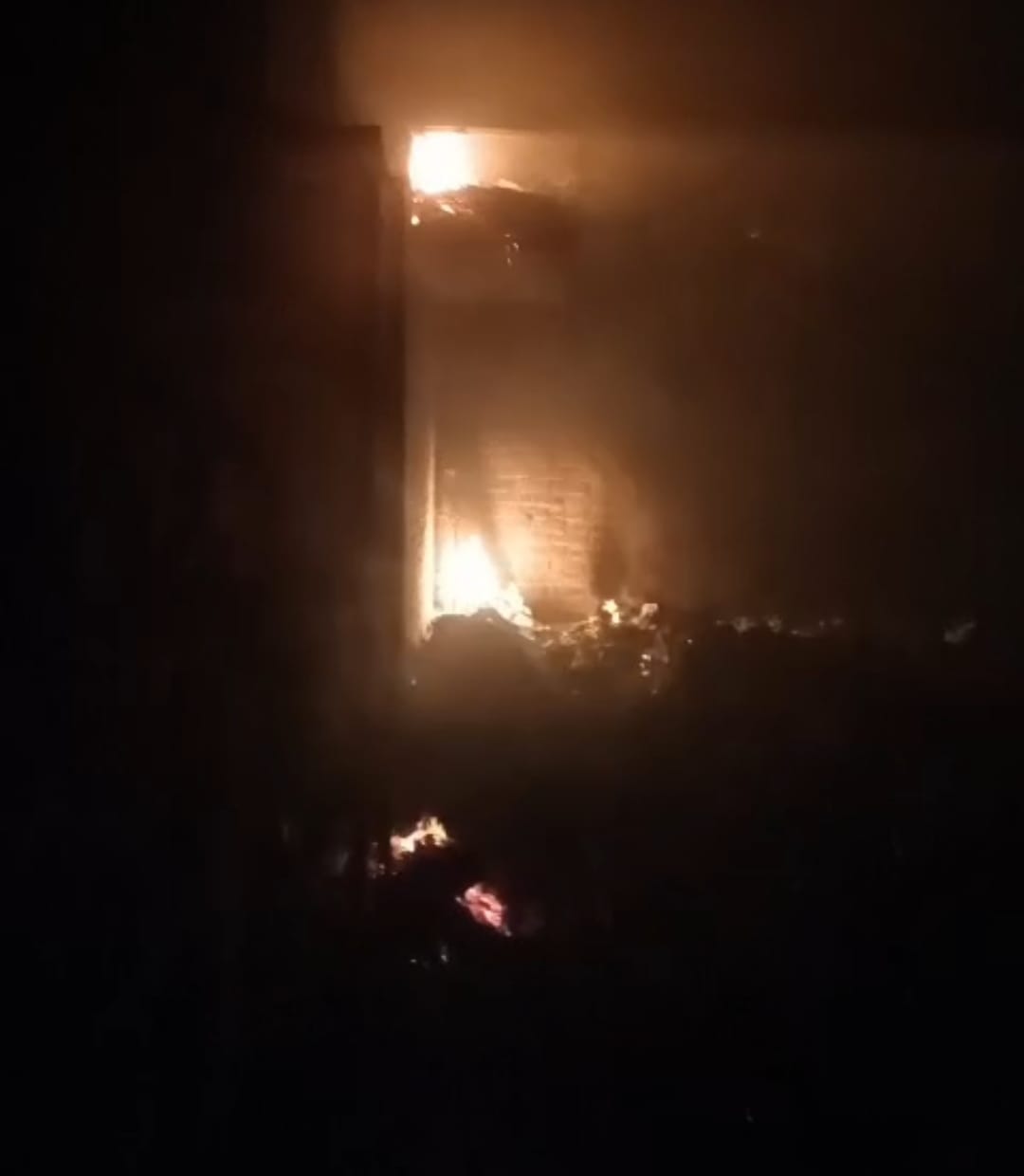 A short circuit caused a fire in a bangle warehouse, causing losses worth lakhs.