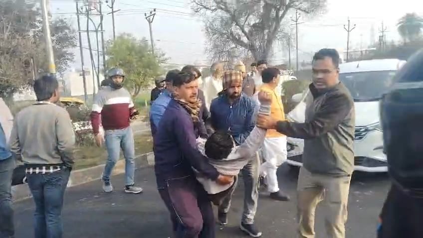 The minister took the young man and woman injured on the highway to the hospital.