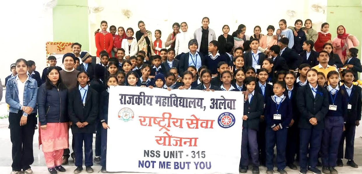 Students made an educational tour of Government College, Aleva.