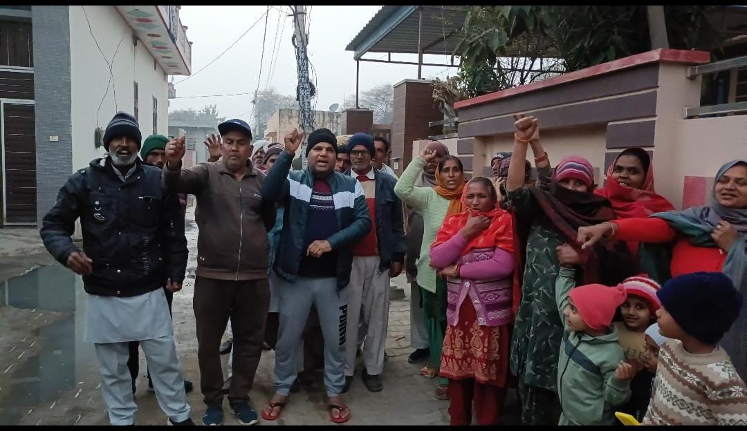Water filled the streets due to sewer blockage in Krishna Colony
