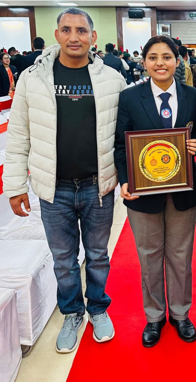 Dakshita, a resident of village Badhsa, was honored by the Governor.
