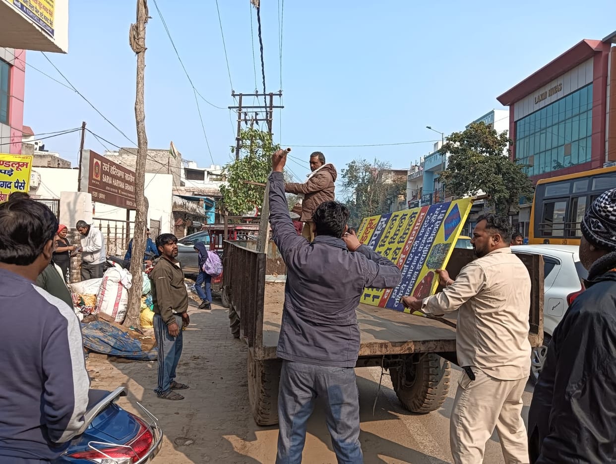An anti-encroachment drive was conducted from the old tehsil office to Bikaner Chowk.