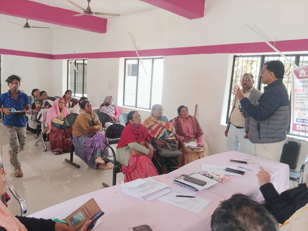 A meeting was held in the Rajgarh CHC auditorium for TB eradication.