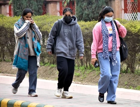 Chill and fog in February: Winter breaks the myth of farewell