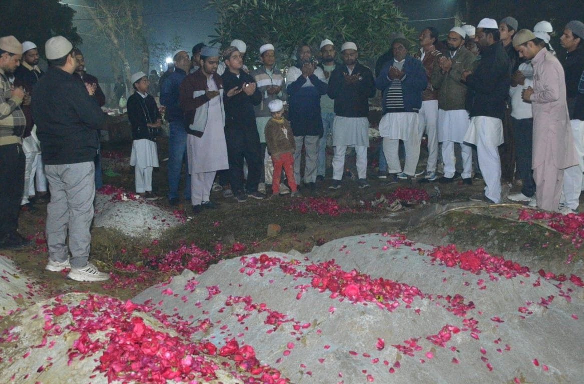 The graves of ancestors were illuminated on Shab-e-Barat