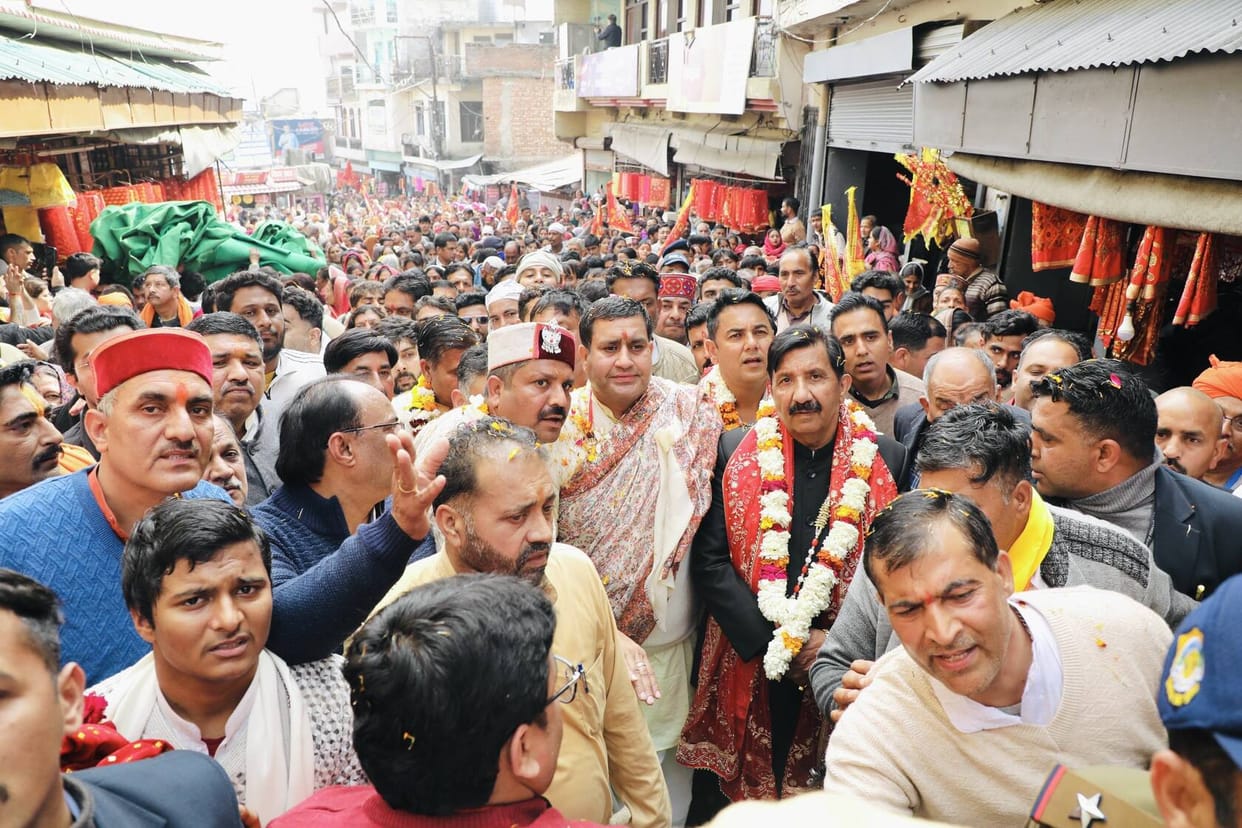 Hemanand bowed his head in the court of Mata Chintpurni