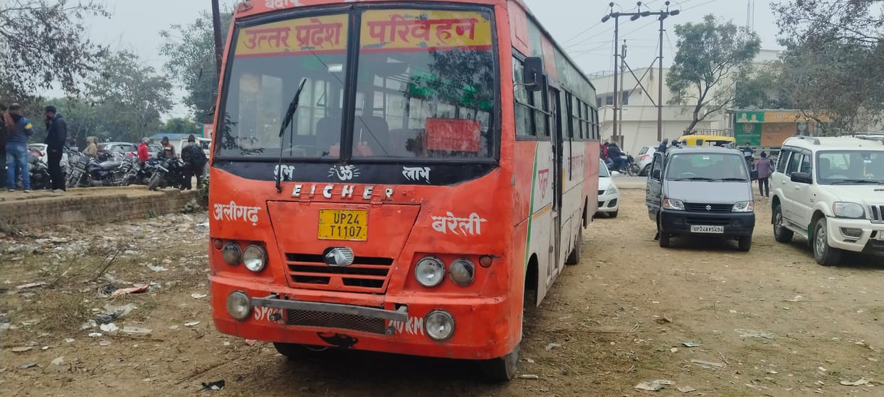 Seven overloaded vehicles engaged in mining seized, fine of four lakh rupees collected.