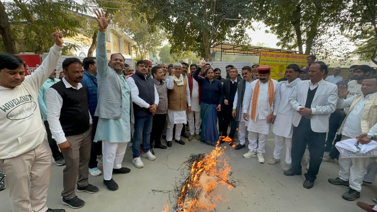 BJP workers burnt an effigy of Rahul Gandhi.