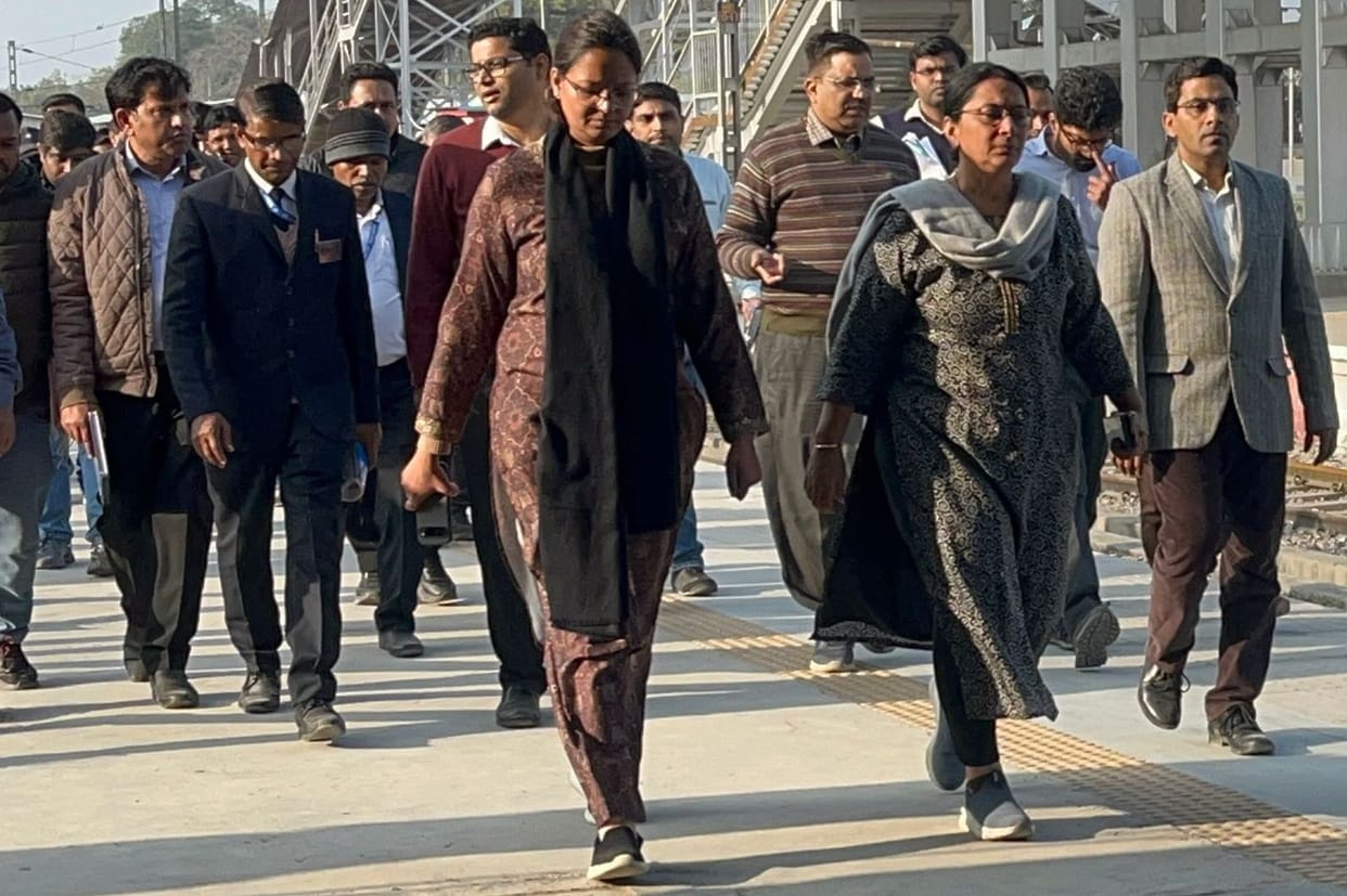 DRM inspected the health of the railway track from Hardoi to Kakori.
