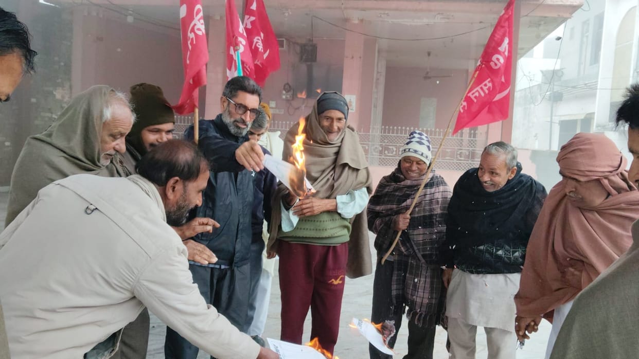 Farmers expressed their anger by burning copies of the budget