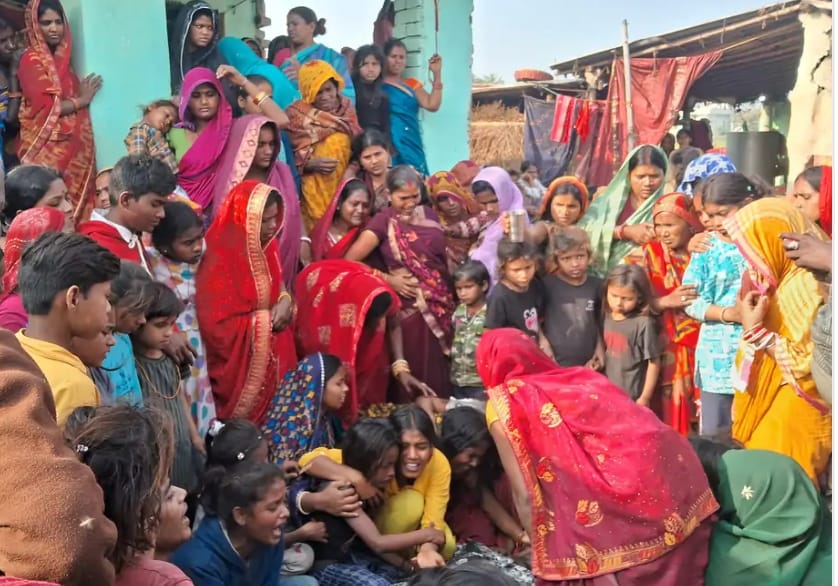 Darbhanga News: Son-in-law dies in truck collision, son seriously injured