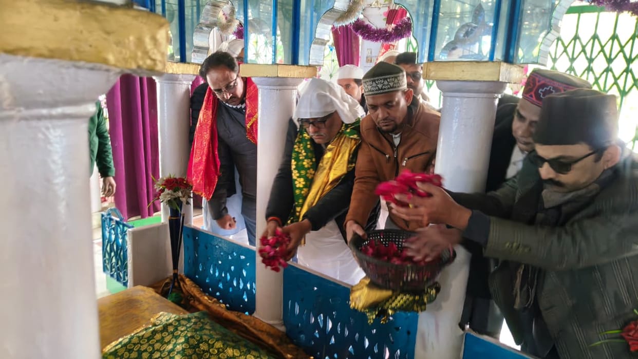 Congress state president offered chadar