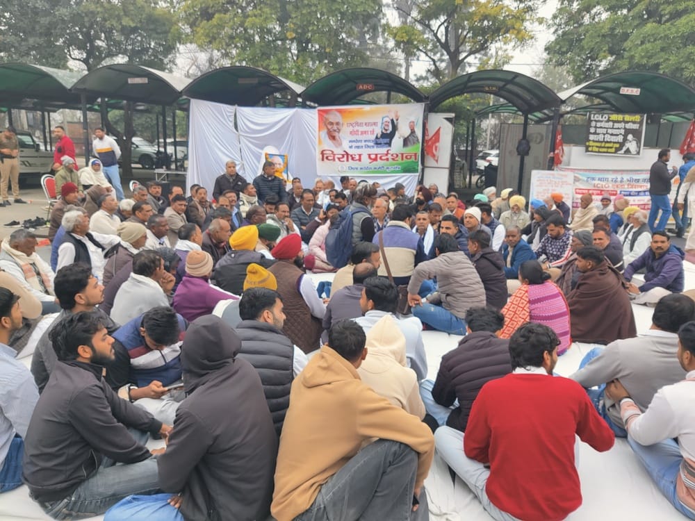 Congress staged a strong protest under the MNREGA Bachao Sangharsh.