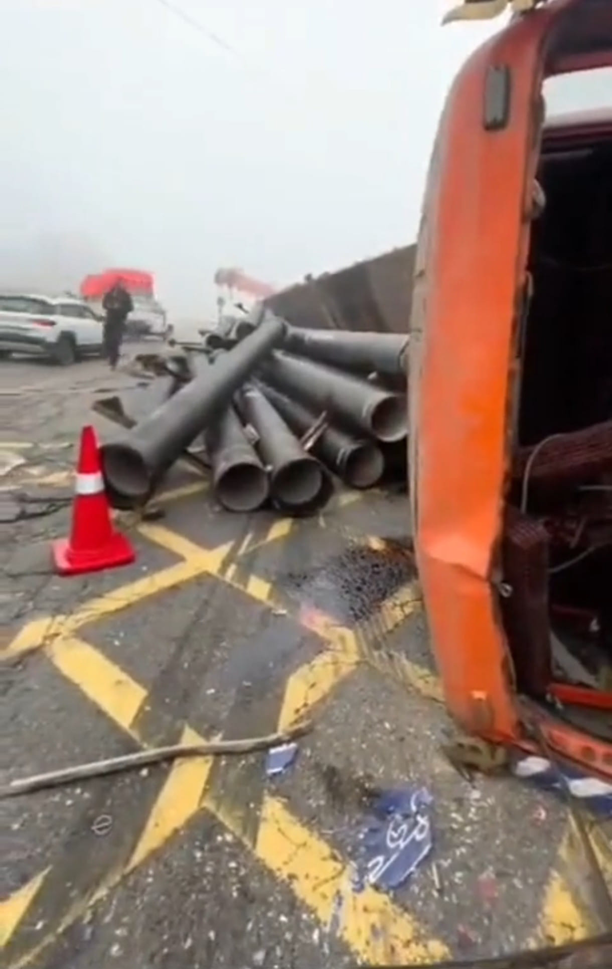 A trolley full of pipes overturned on the road after going out of control, causing traffic jam.