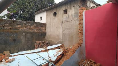 Laborer Naresh Kumar died after getting buried under wall in Korba