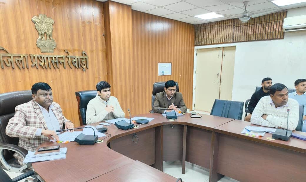 लघु सचिवालय के सभागार में दयालु-2 योजना के क्रियान्वयन को लेकर जिला स्तरीय कमेटी के साथ बैठक कर