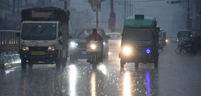 UP: Calamitous Rains—Hail lashes Sitapur, Barabanki, Gonda, and Jhansi; 11 dead; mercury plummets 14 degrees i
