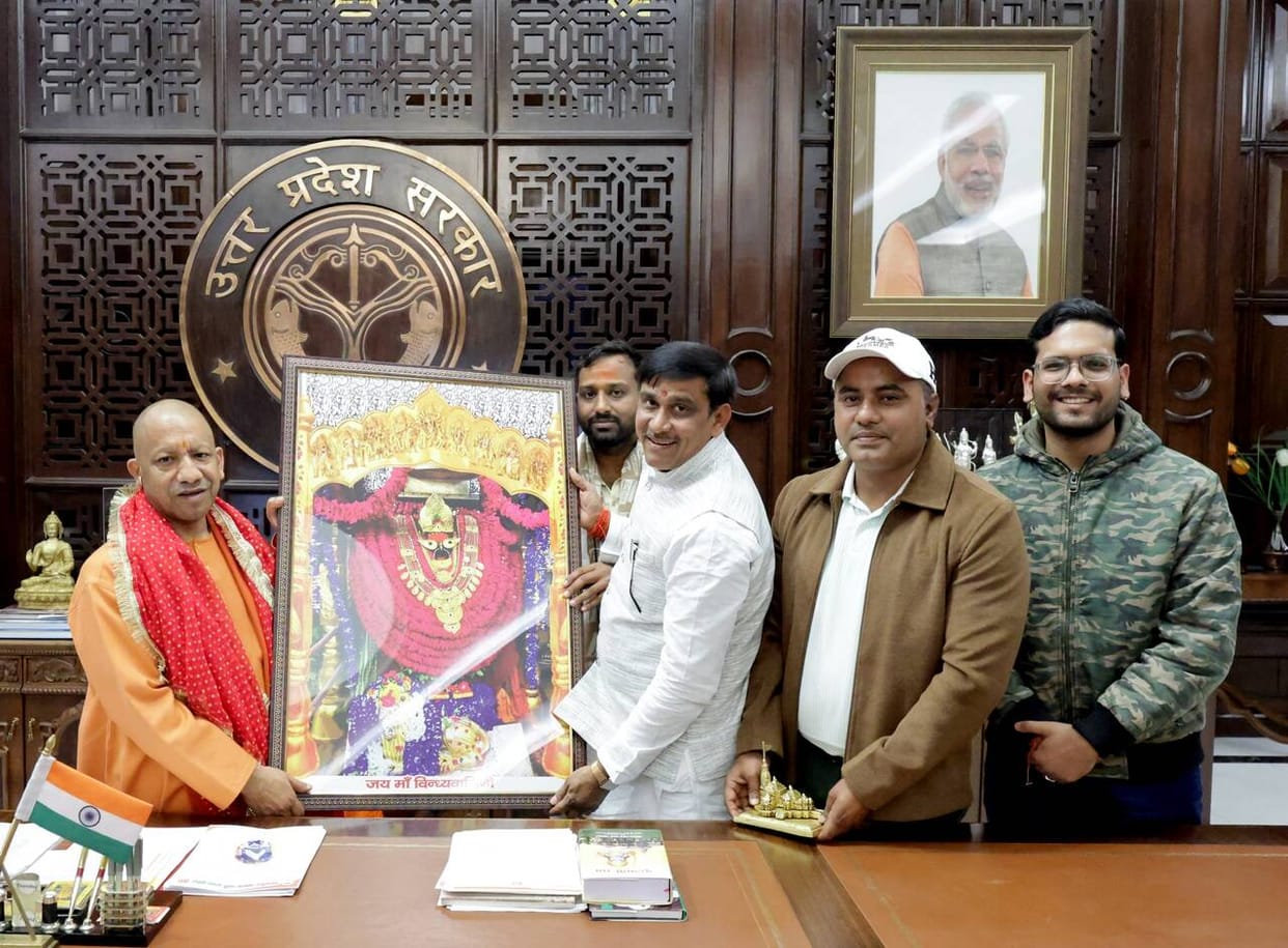 Municipal council president Shyamsunder Keshari met with Yogi Adityanath.