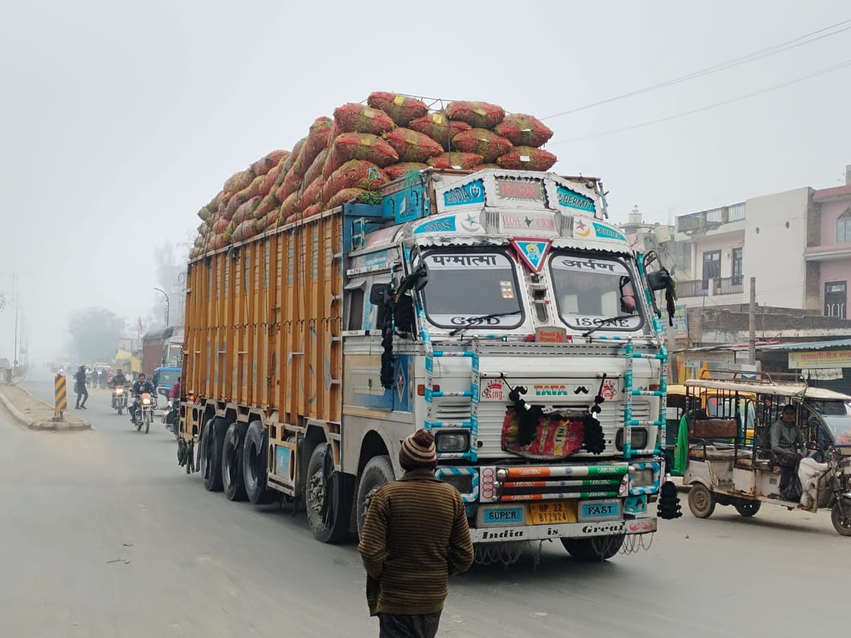 The highway is full of overloaded vehicles, with no regard for the rules.