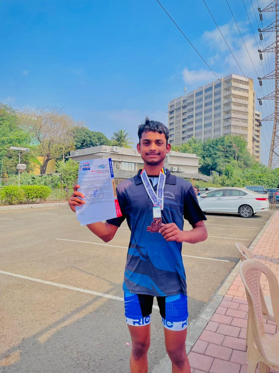 Winning a medal in national roller skating, he set a new record
