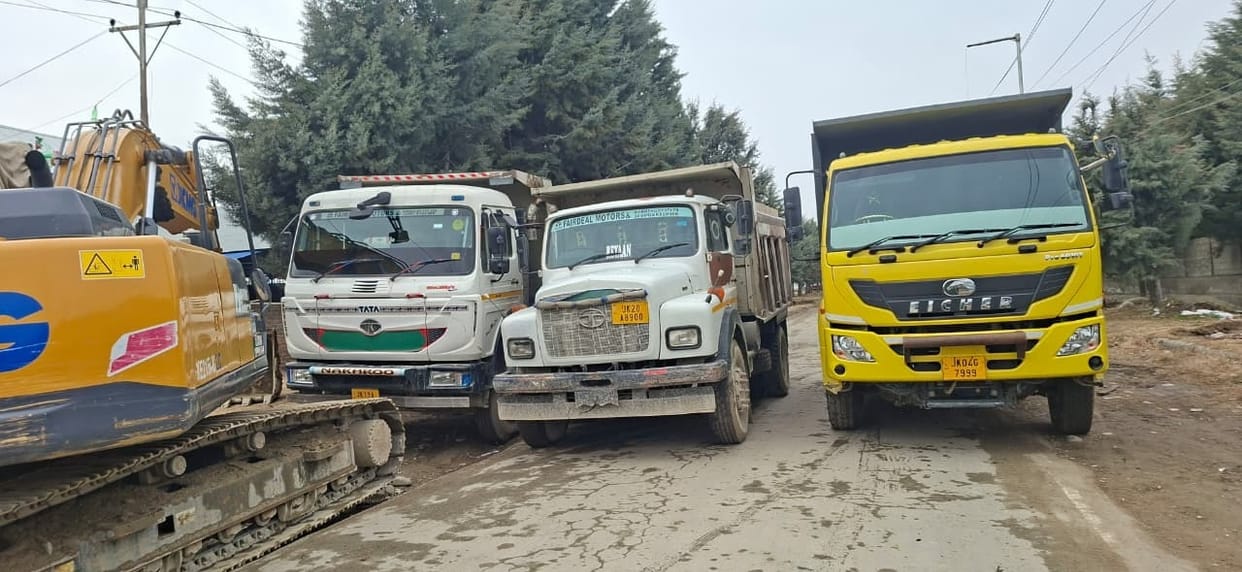 Pulwama, Illegal mining, Police Station Litter, Four Vehicles Seized