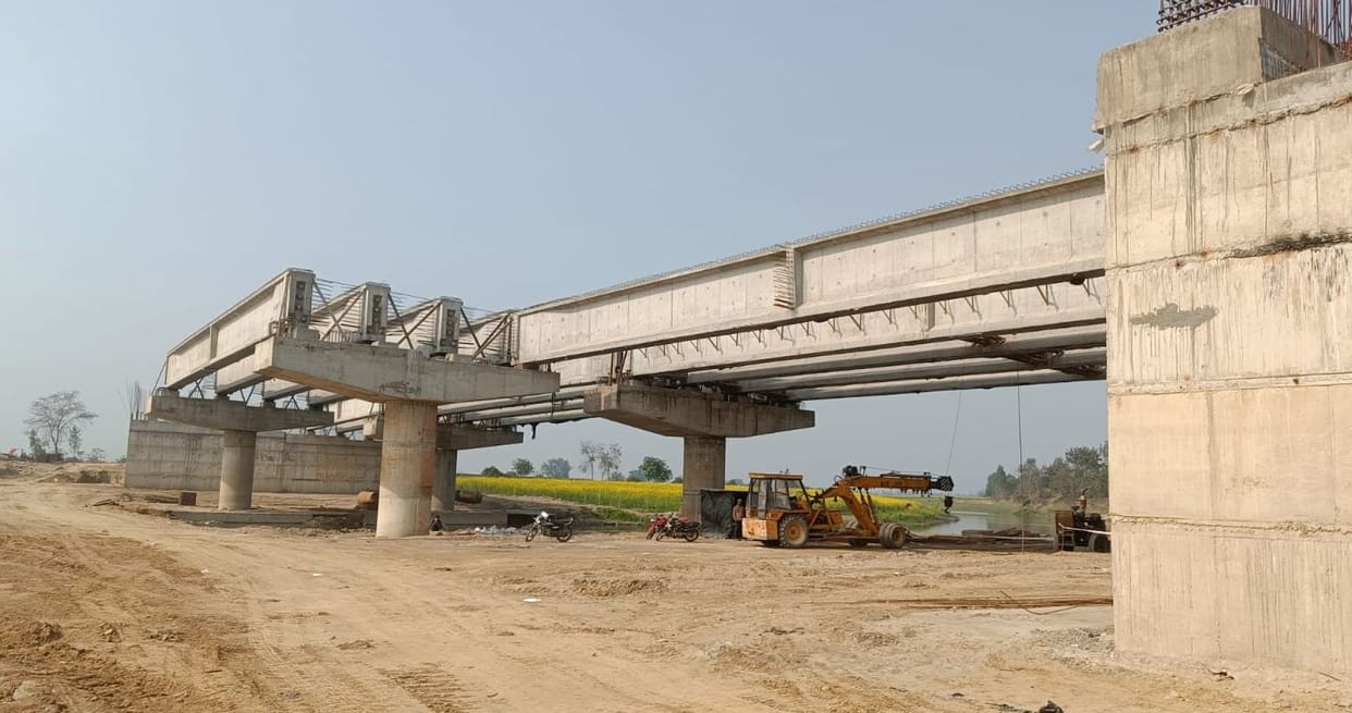 The deadline has passed... only 50 percent of the Lucknow-Palia highway construction has been completed.