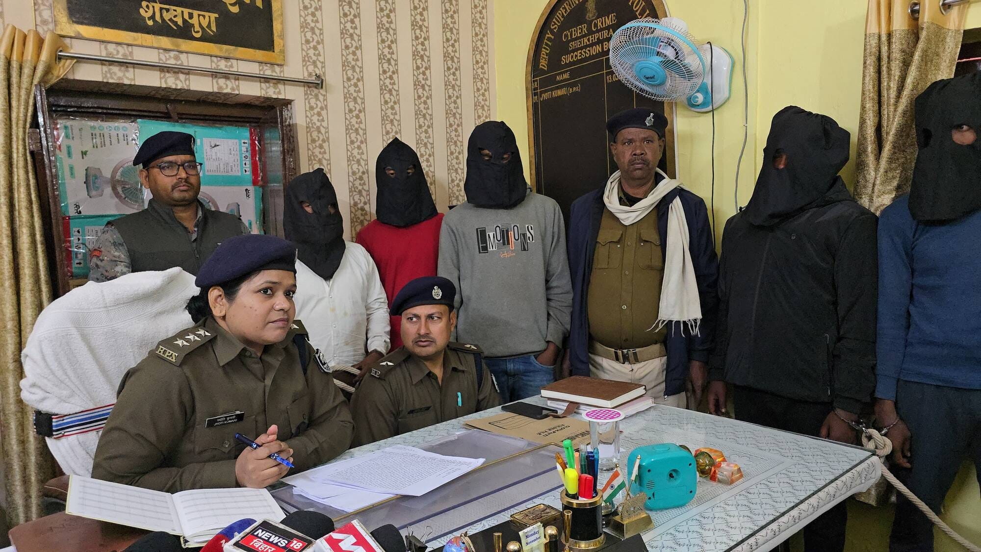 जानकारी देती थानाध्यक्ष